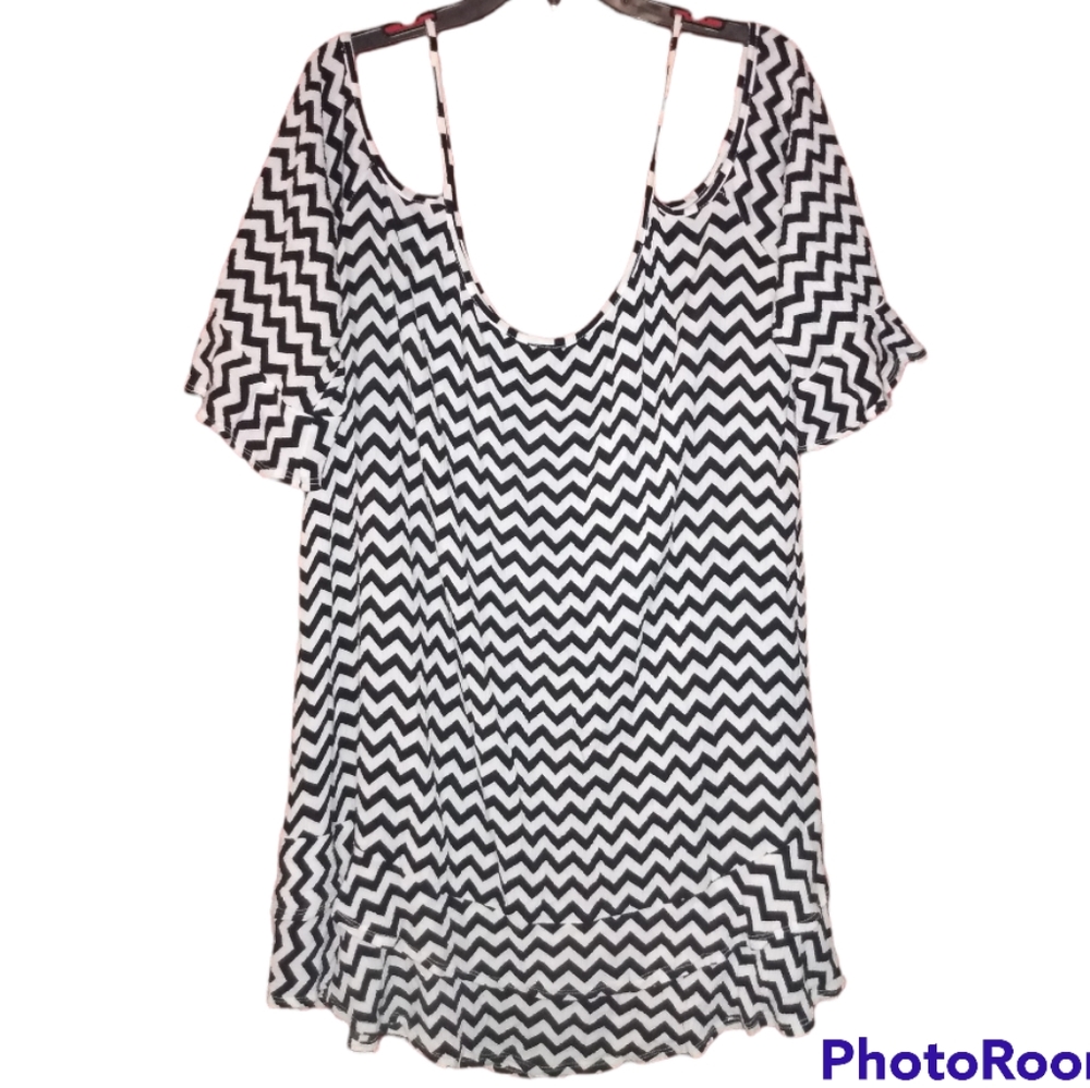Torrid Black & White Chevron Short Sleeve Mini Dress/ Tunic Size 2 (2X) EUC